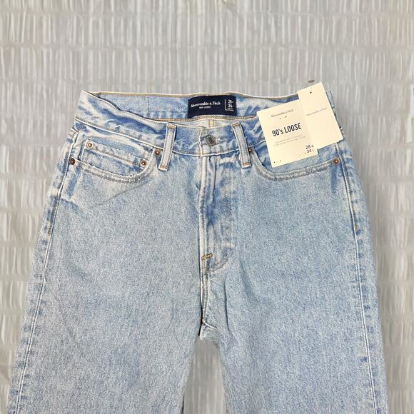 Abercrombie & Fitch 90’s Loose High-Waisted Light Wash Jeans - Women’s 28 x 34 - Picture 3 of 8
